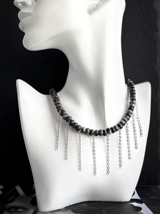 Колье из яшмы с цепочками